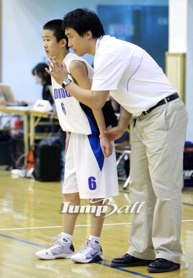 Coach David Choi in action